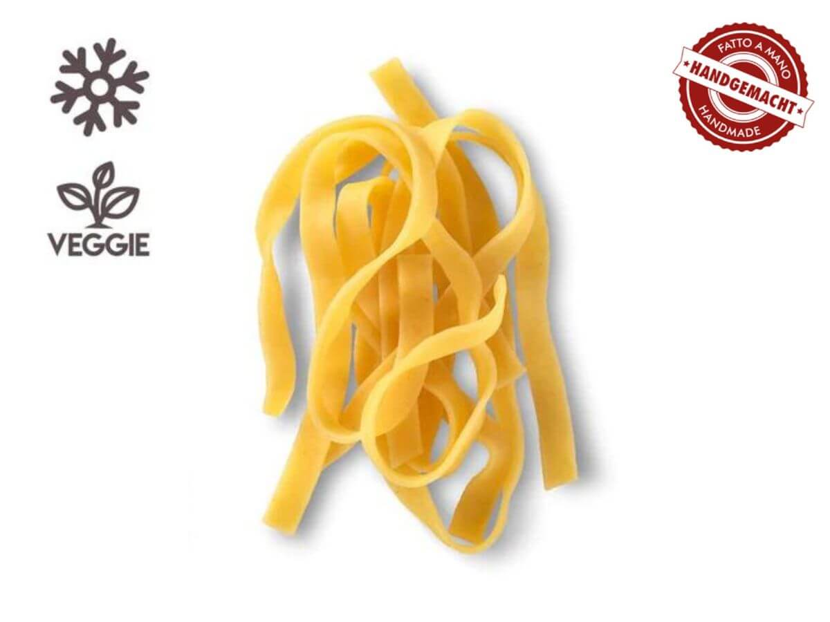 Frische Tagliatelle aus eigener Herstellung